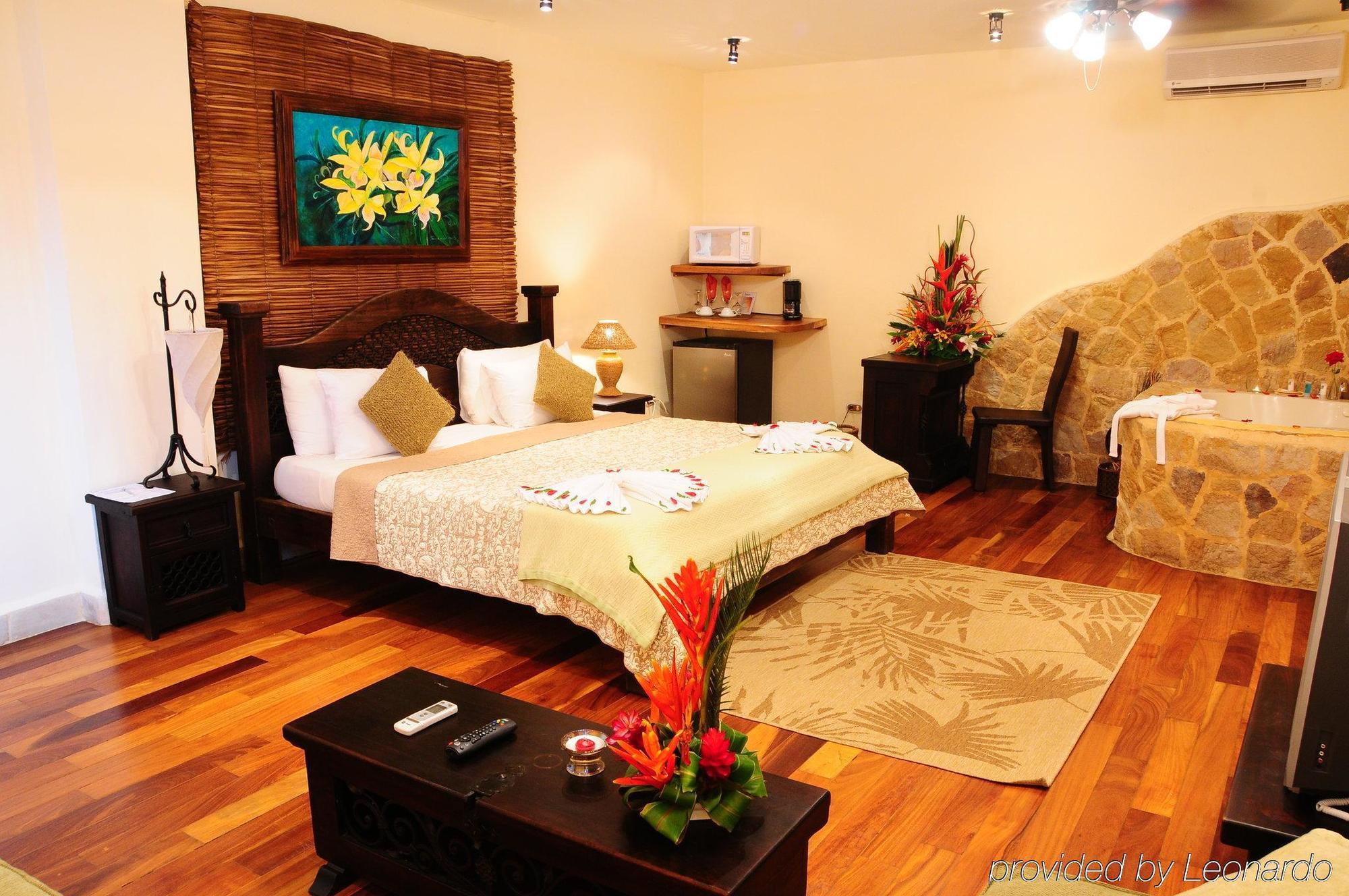 Issimo Suites Boutique Hotel & Spa - Adults Only มานูเอล อันโตนิโอ ภายนอก รูปภาพ